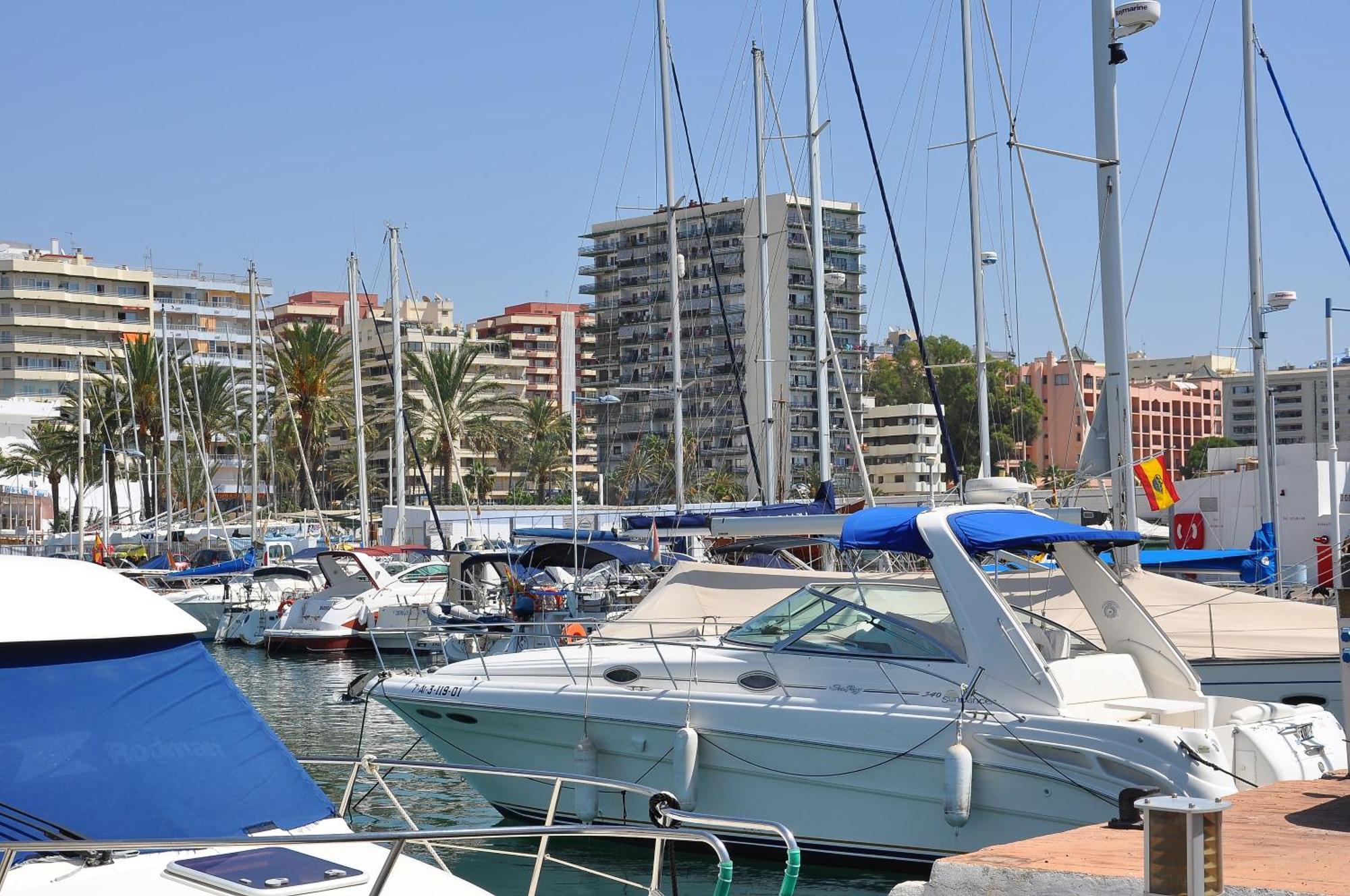 In First Line Beach And Center Apto 10-11 Marbella